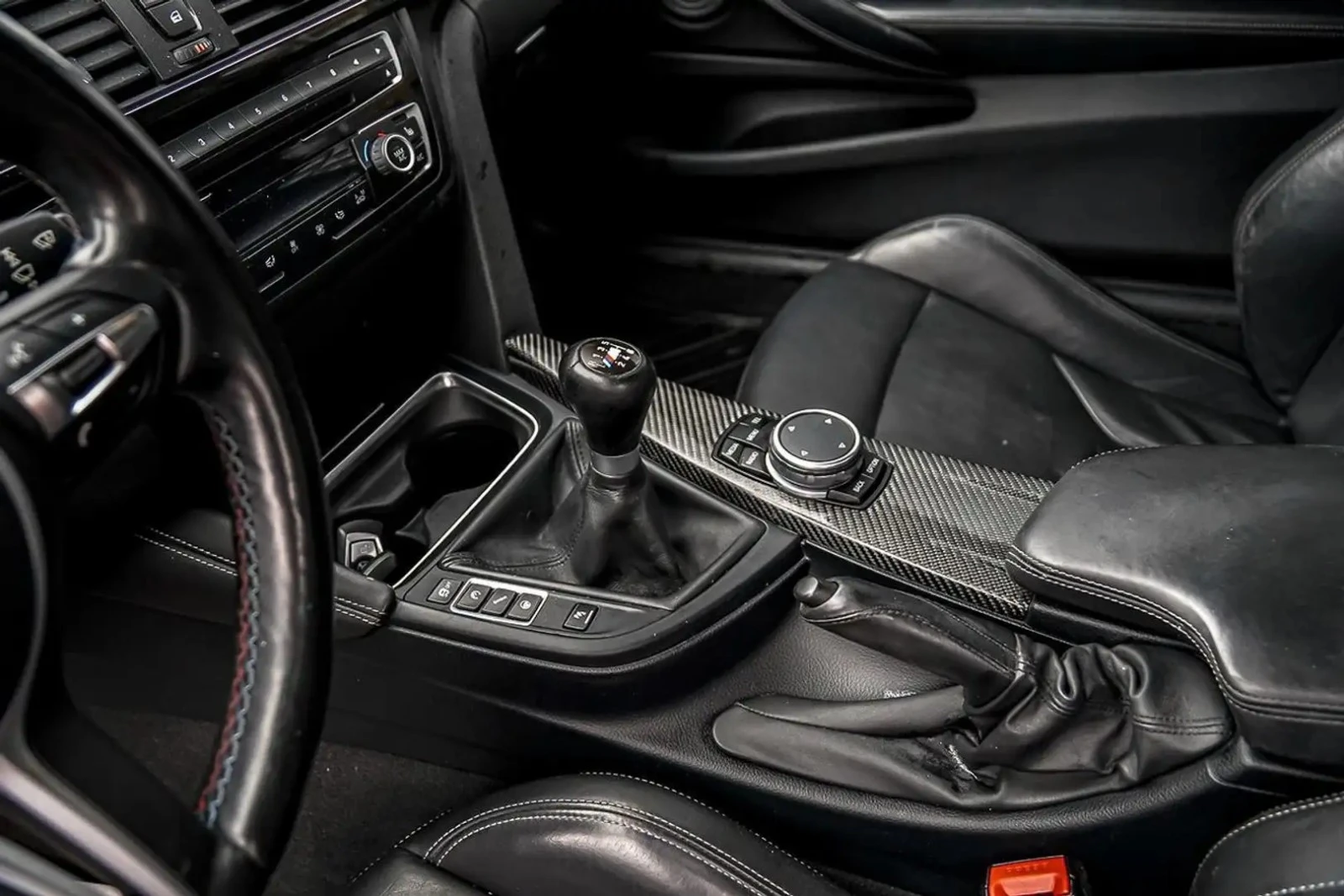 BMW M4 РЪЧКА* ХЕДЪП* H/K* CARBON* ПОДГРЕВ ВОЛАН, снимка 5 - Автомобили и джипове - 55478361