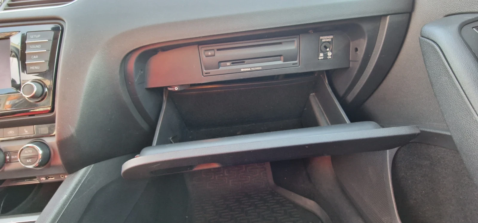 Skoda Octavia 1.4 TSI, снимка 10 - Автомобили и джипове - 56321771