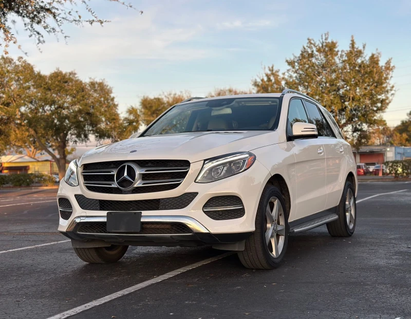 Mercedes-Benz GLE 350 Harman Kardon* М.точка* Подгрев* CarPlay, снимка 3 - Автомобили и джипове - 49467434