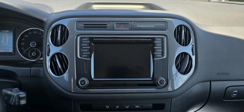 VW Tiguan 1.4 TSI, снимка 9 - Автомобили и джипове - 50006104