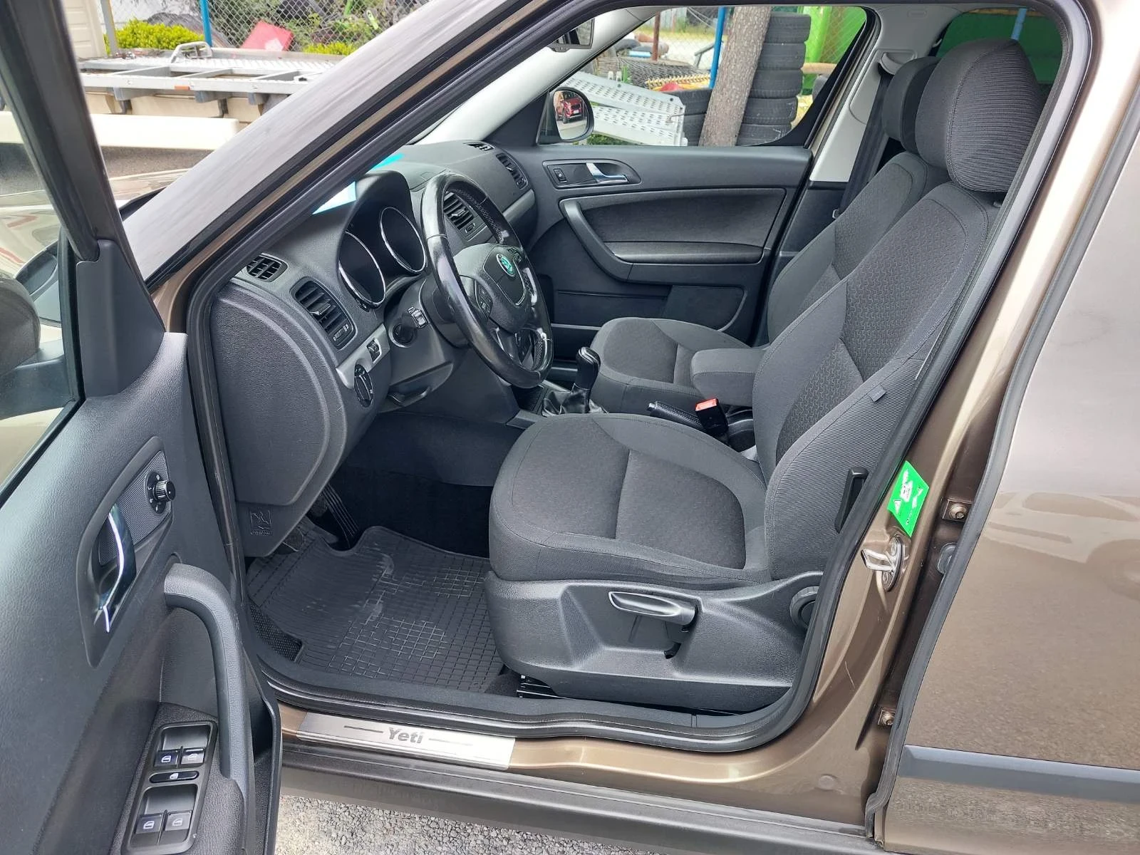 Skoda Yeti 1.8, 4x4, 6ск, снимка 9 - Автомобили и джипове - 54475058