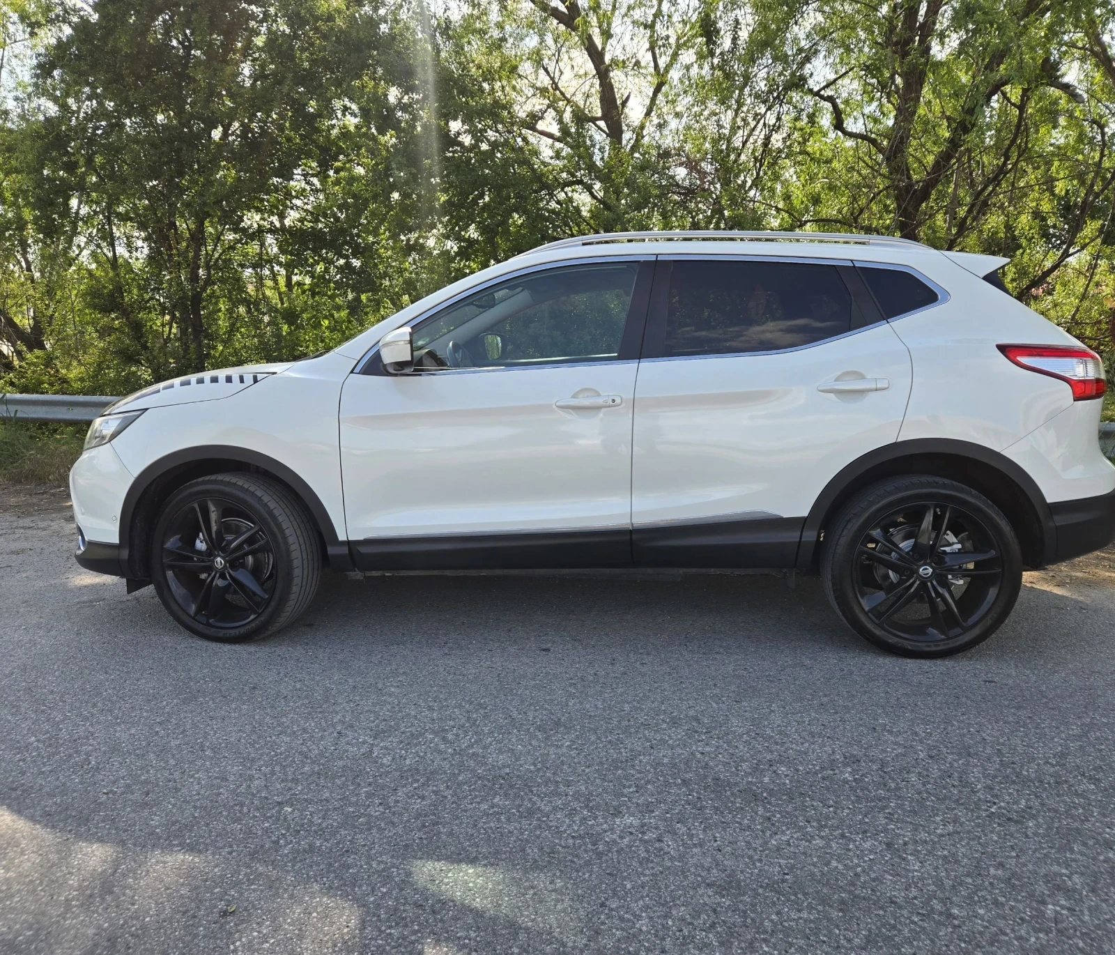 Nissan Qashqai TEKNA FULL 1.6 131кс..LIMITED EDITIONS CHROME , снимка 3 - Автомобили и джипове - 54623572