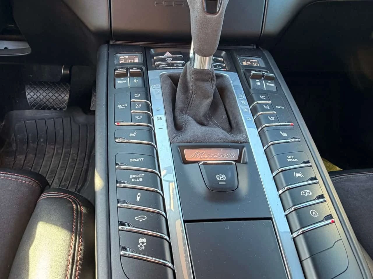Porsche Macan TURBO* DISTRONIC* 360* BOSE* , снимка 16 - Автомобили и джипове - 55579106