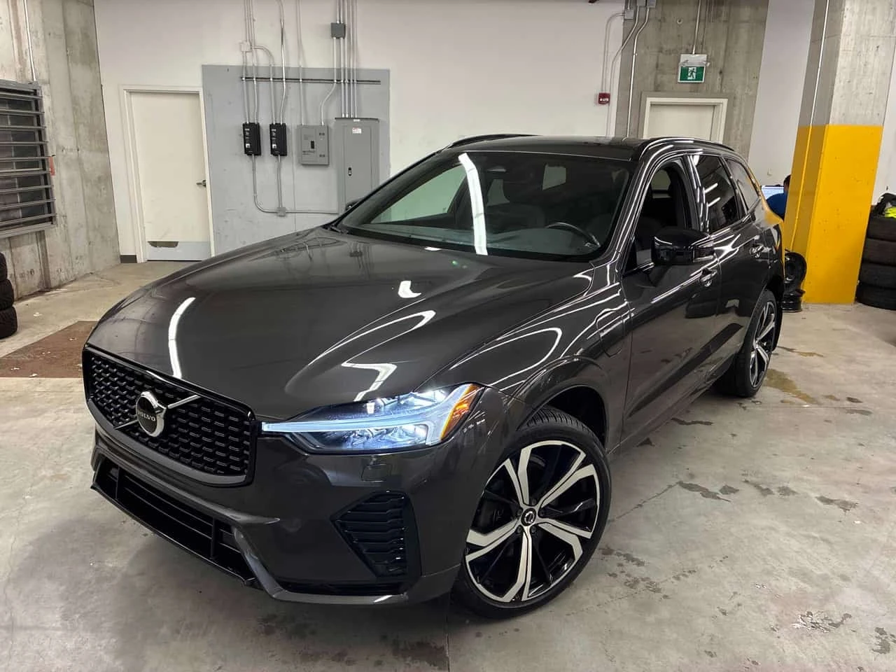 Volvo XC60 * R Design * CARFAX * ОПЦИЯ ЗА ФИНАНСИРАНЕ