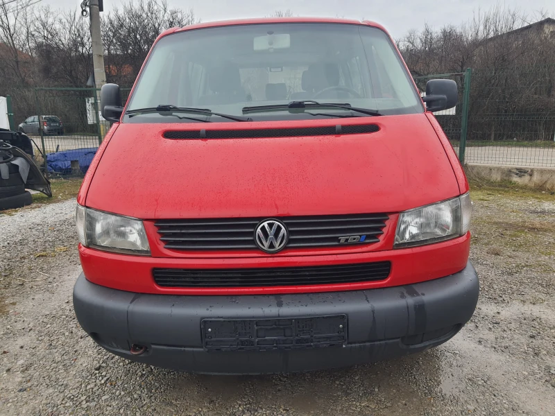 VW Multivan 2.5TDI, снимка 2 - Бусове и автобуси - 53436281