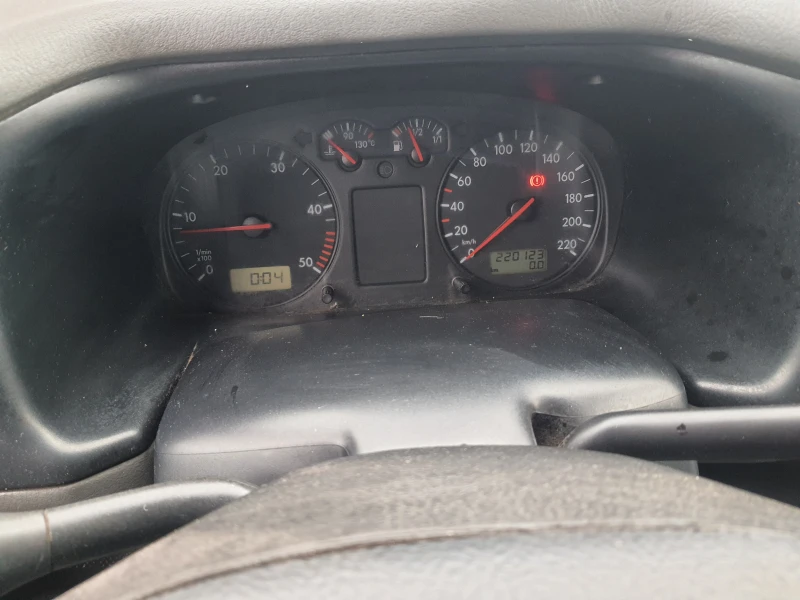 VW Multivan 2.5TDI, снимка 9 - Бусове и автобуси - 53436281