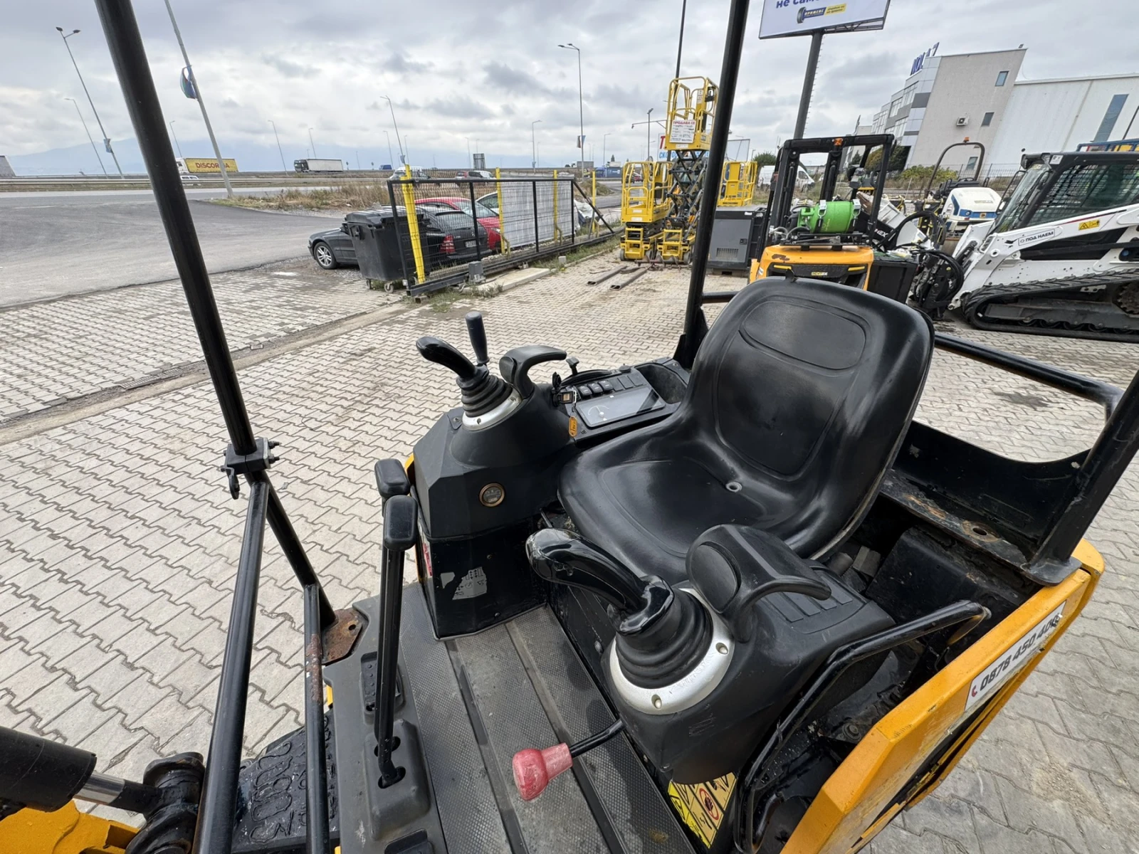 Багер JCB 15C-1 1500кг., 2019 г., снимка 11 - Индустриална техника - 56677331