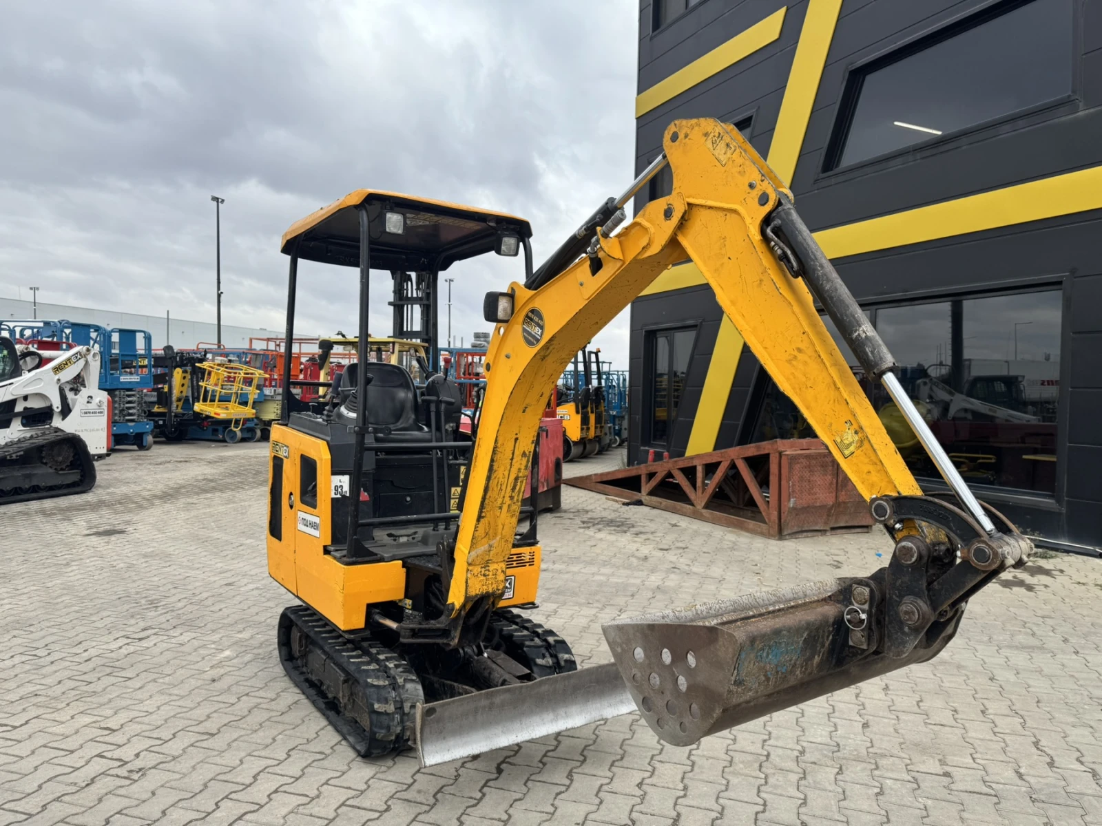 Багер JCB 15C-1 1500кг., 2019 г., снимка 7 - Индустриална техника - 56677331