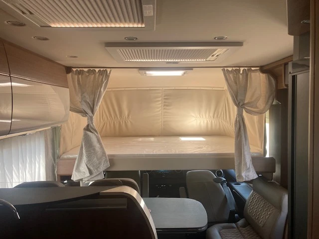 Кемпер Carthago Chic C-line  - Mercedes, снимка 15 - Каравани и кемпери - 47499678