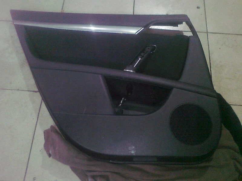 кора на врата лява задна за Пежо 407