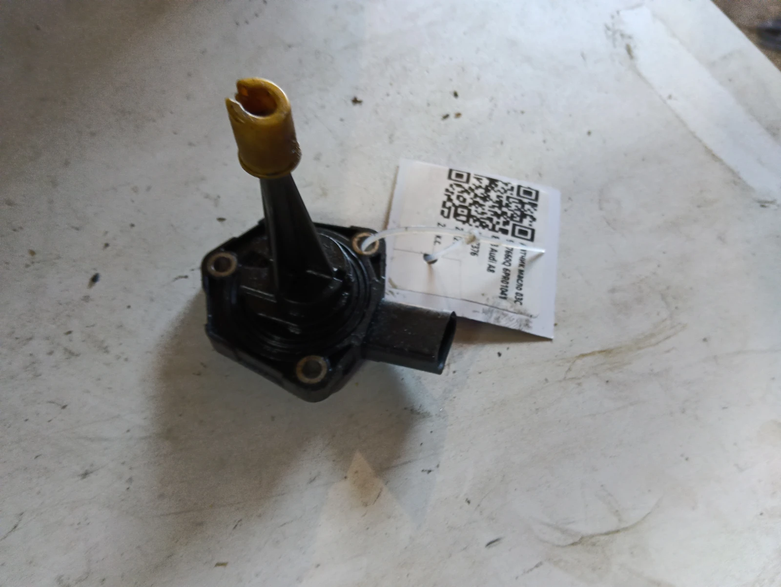 датчик масло 03C907660Q 6PR01041803 Audi A8