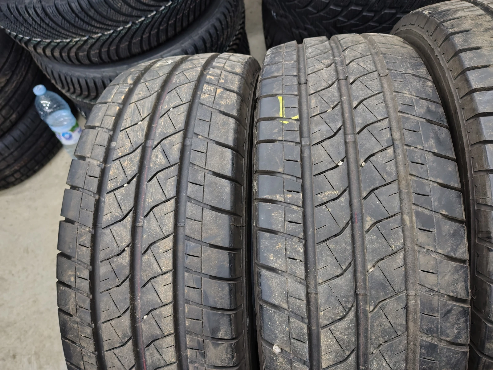 Гуми Летни 235/65R16, снимка 3 - Гуми и джанти - 55835607