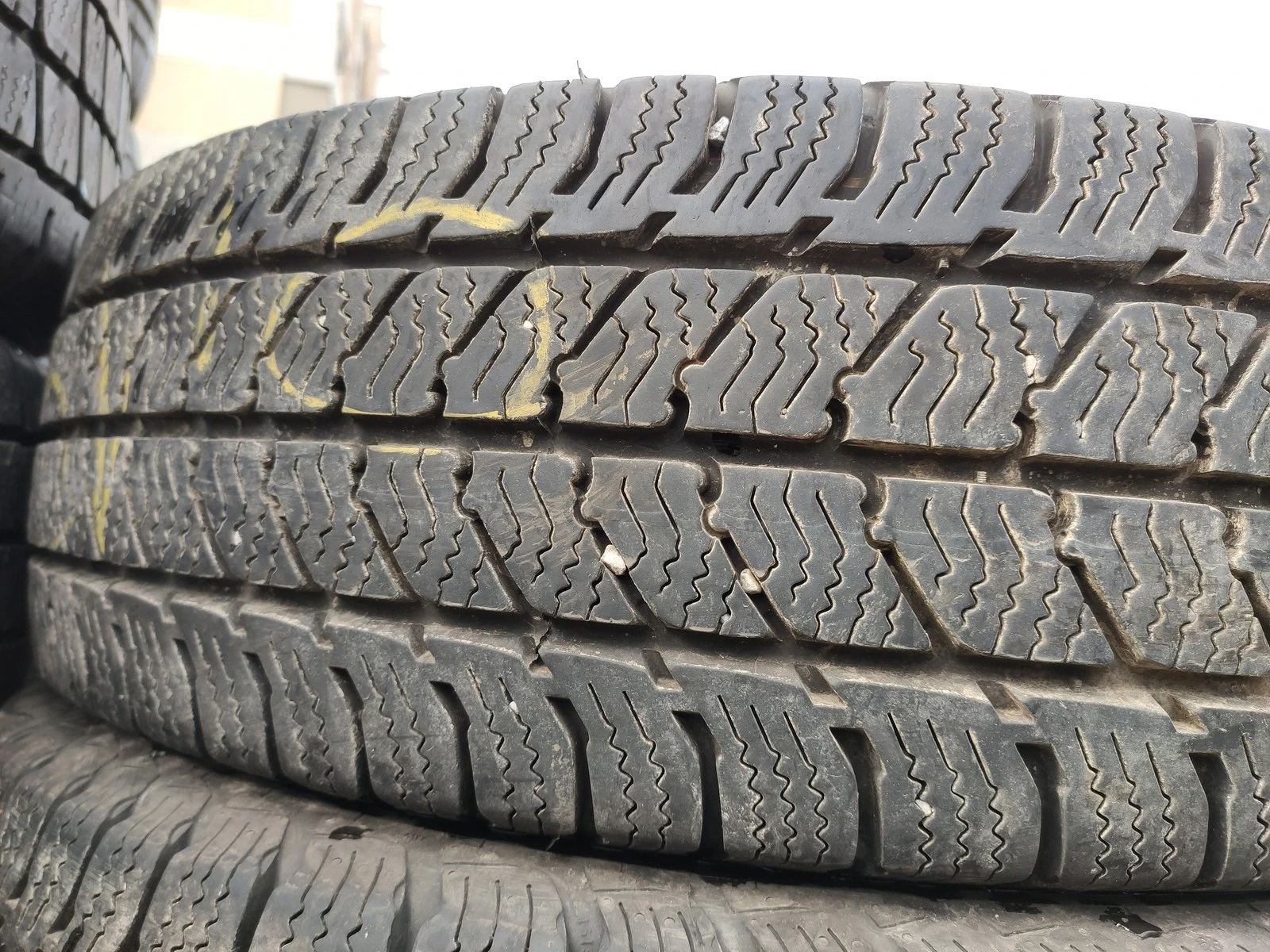 Гуми Зимни 205/75R16