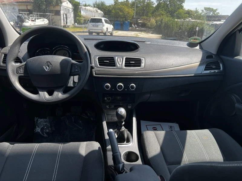 Renault Megane 1.2T, снимка 10 - Автомобили и джипове - 47656079