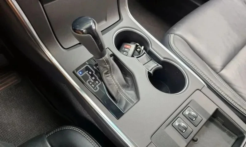 Toyota Camry, снимка 8 - Автомобили и джипове - 52904144