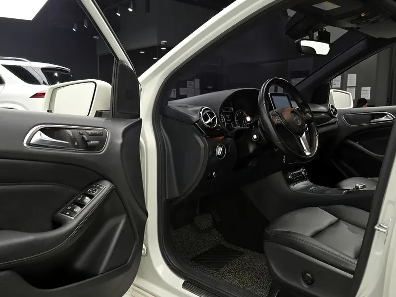 Mercedes-Benz B 200 2.0, снимка 11 - Автомобили и джипове - 54278344