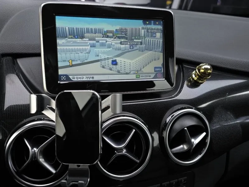 Mercedes-Benz B 200 2.0, снимка 14 - Автомобили и джипове - 54278344