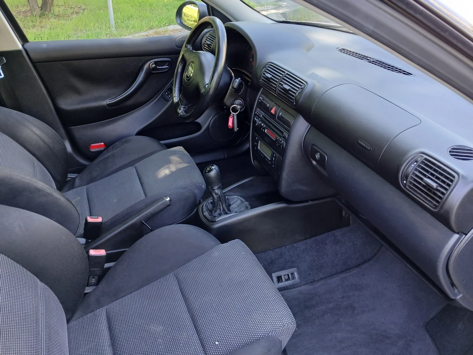 Seat Leon 1.9TDI 110кс - изображение 8