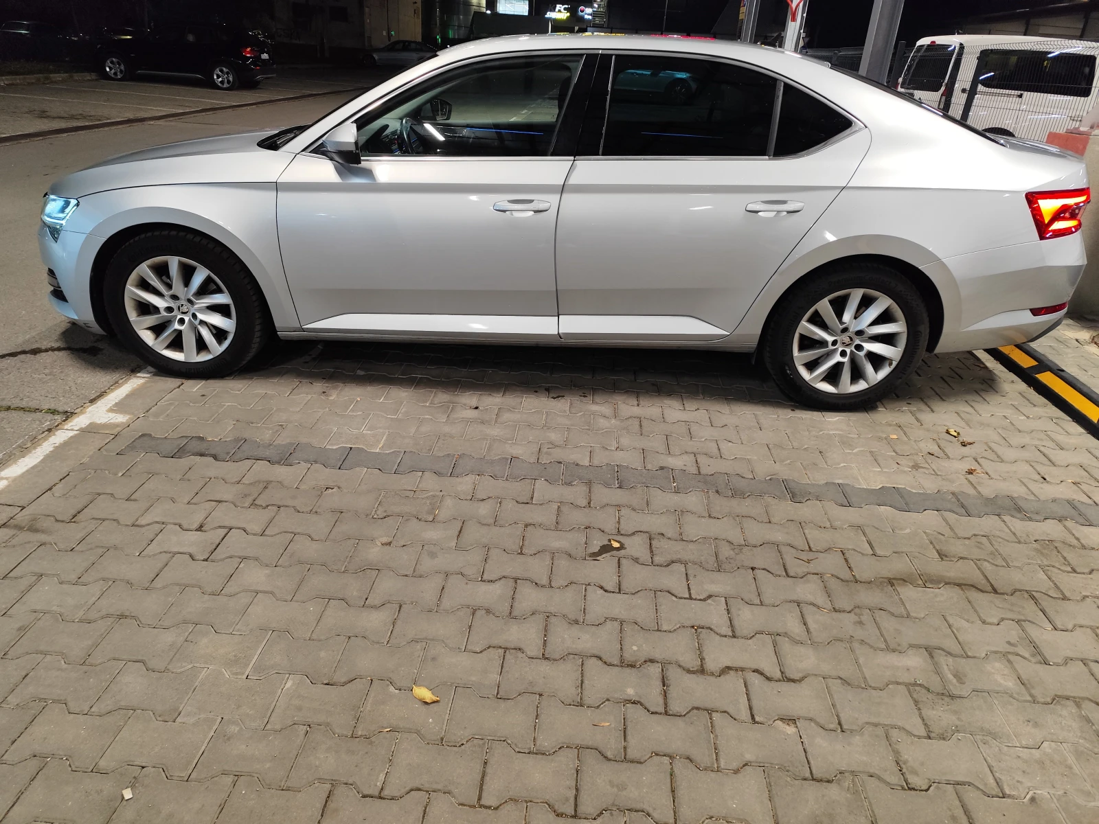 Skoda Superb 2.0 TDI 4�4 200 �.�. 7 DSG | Mobile.bg � ����������� 16