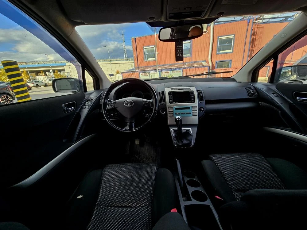 Toyota Corolla verso 2.2D-kat 177кс  2007g напълно обслужена.  - изображение 4