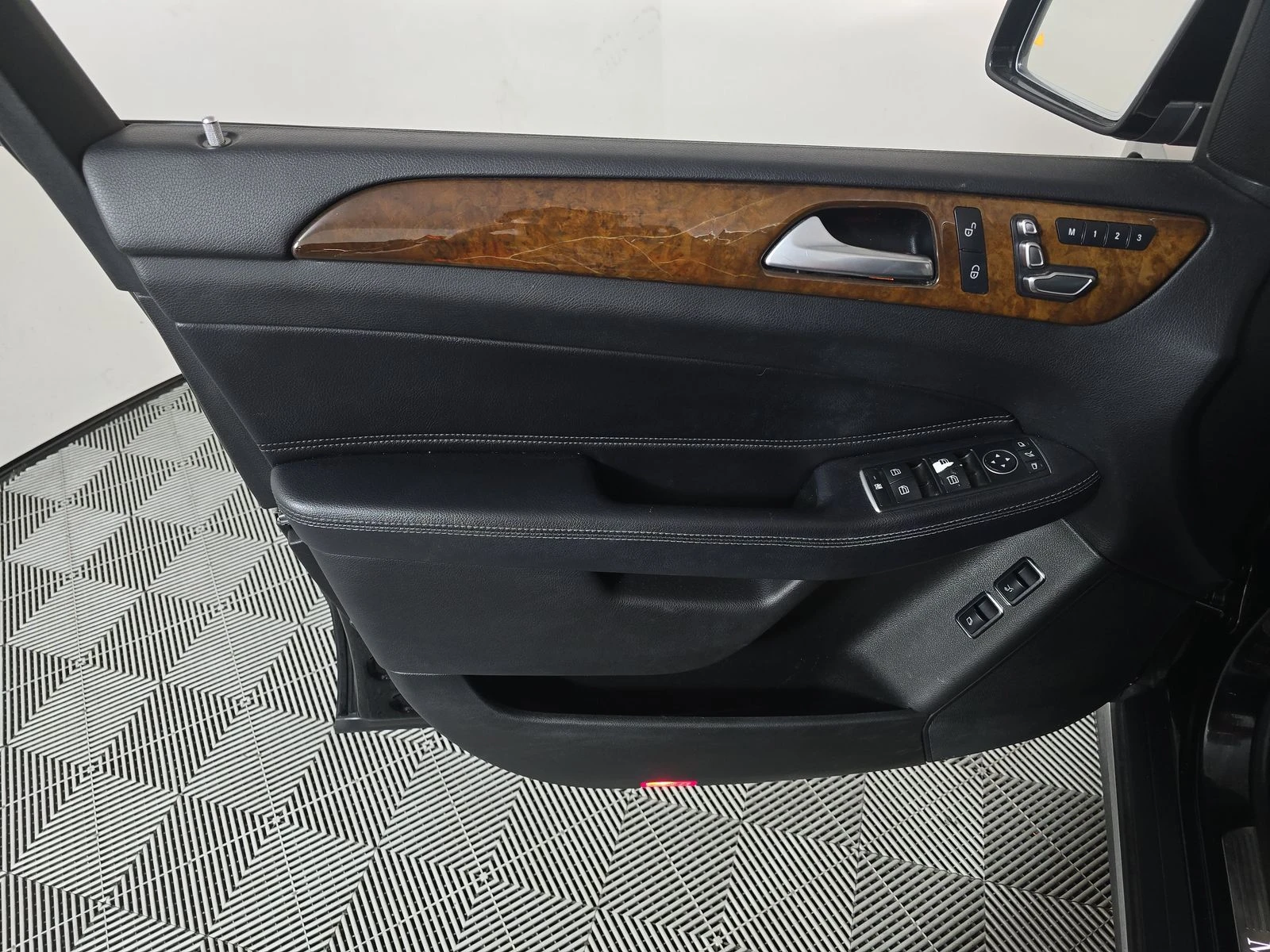 Mercedes-Benz GLS 450  - изображение 9