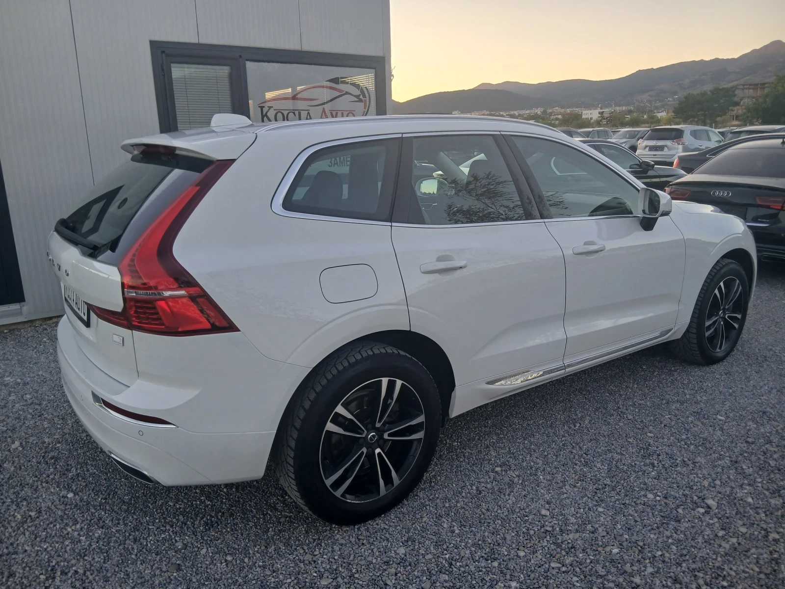 Volvo XC60 PLUG IN HYBRID , снимка 4 - Автомобили и джипове - 53863744