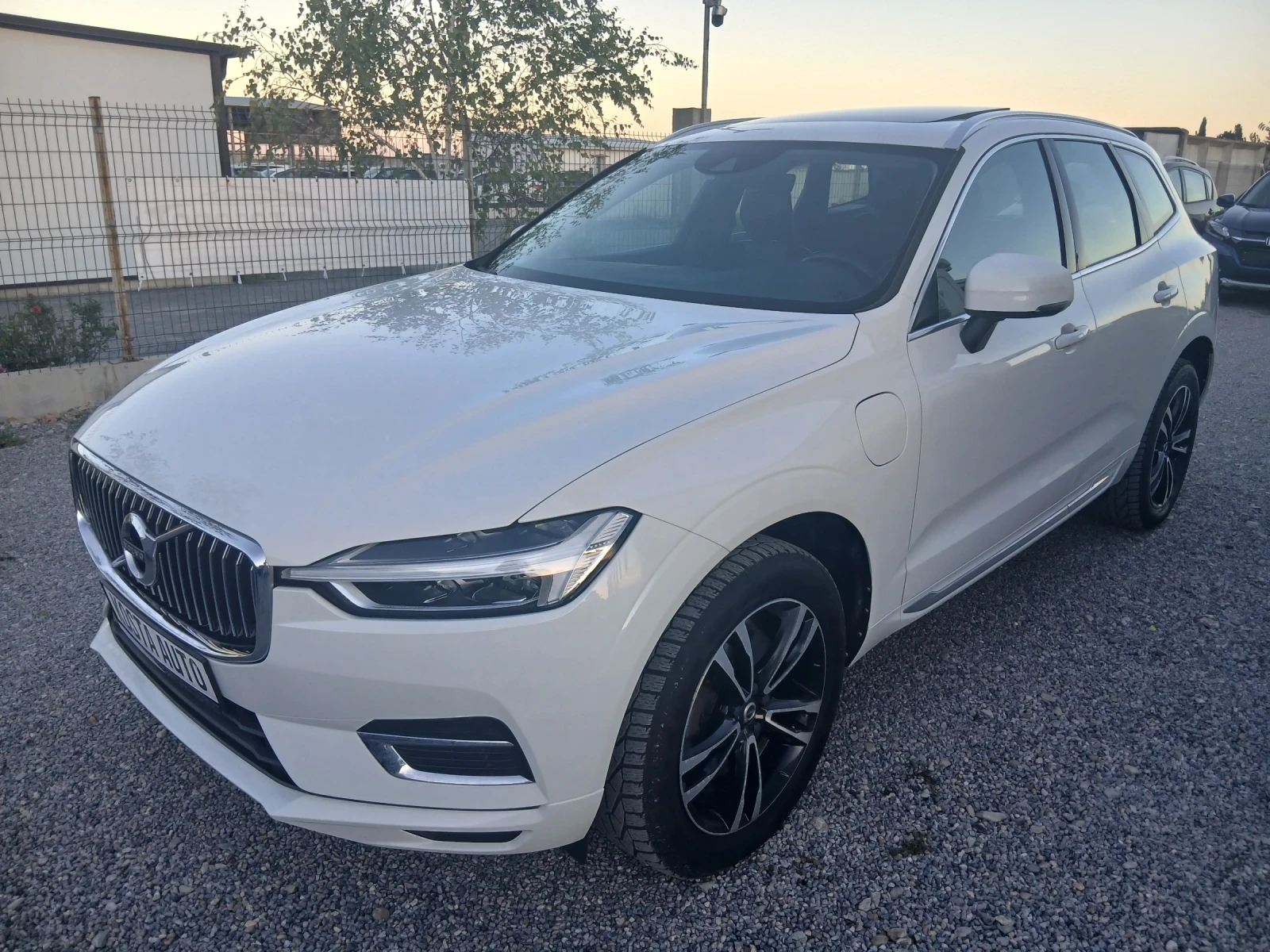 Volvo XC60 PLUG IN HYBRID , снимка 8 - Автомобили и джипове - 53863744