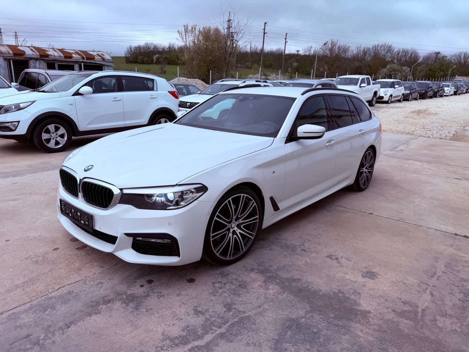 BMW 520 M-Paket* Xdrive* DISTRONIK* Full led* NOVA* , снимка 2 - Автомобили и джипове - 54163335