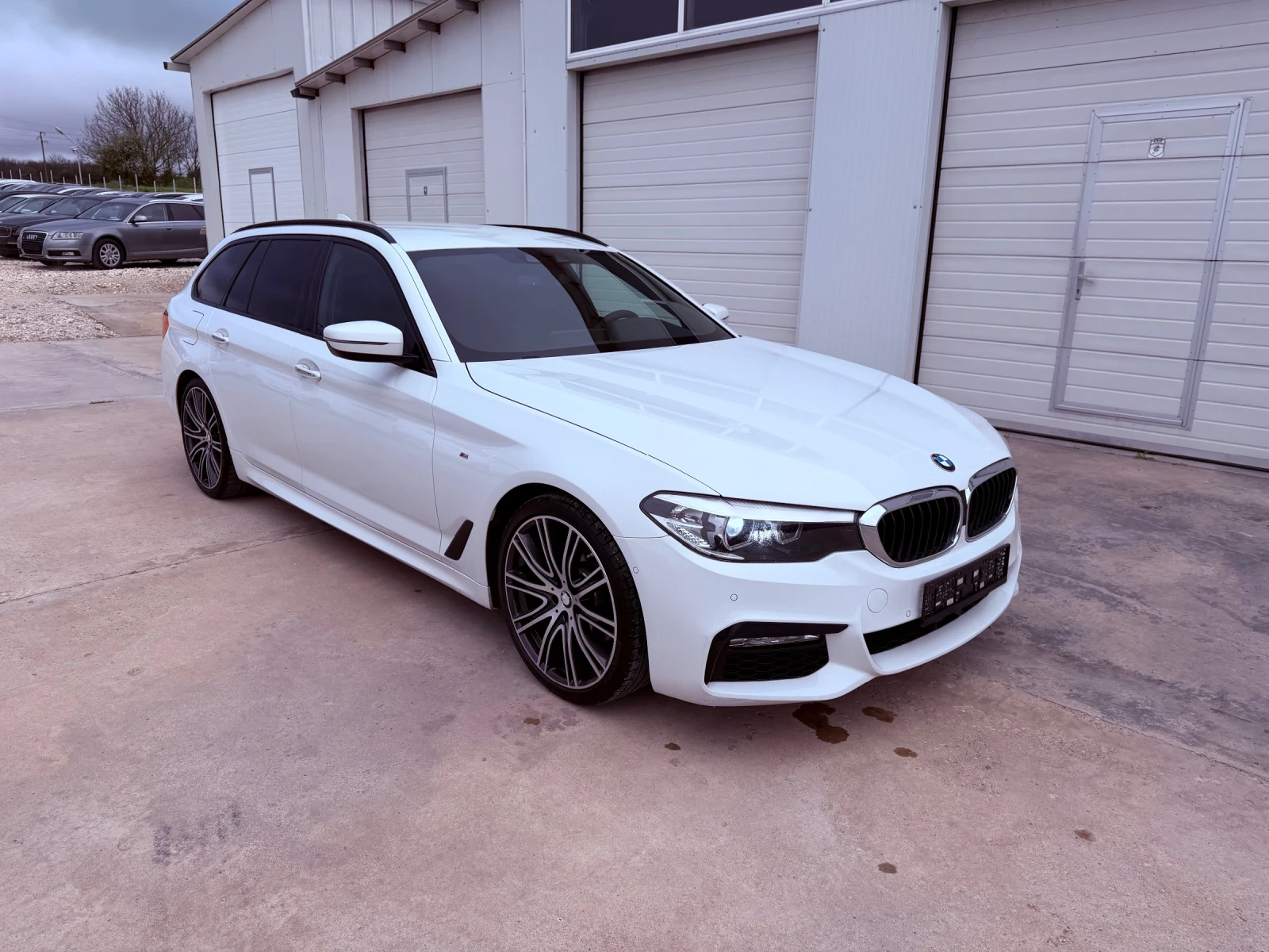 BMW 520 M-Paket* Xdrive* DISTRONIK* Full led* NOVA* , снимка 12 - Автомобили и джипове - 54163335