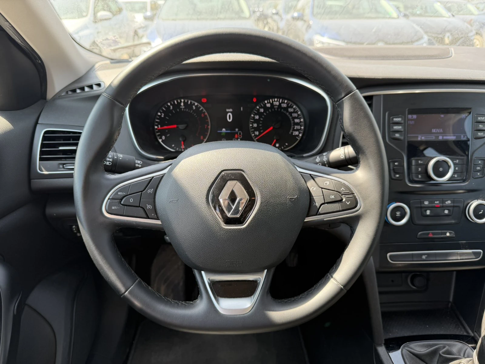 Renault Megane 1.3TCe Sedan 140k.c., снимка 15 - Автомобили и джипове - 54358668