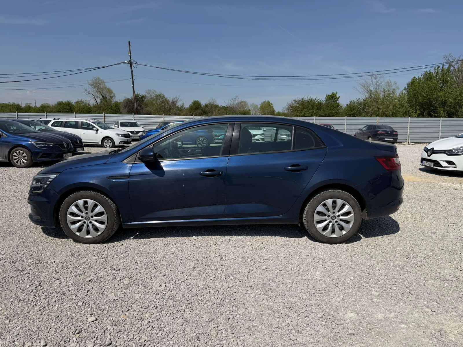 Renault Megane 1.3TCe Sedan 140k.c., снимка 8 - Автомобили и джипове - 54358668