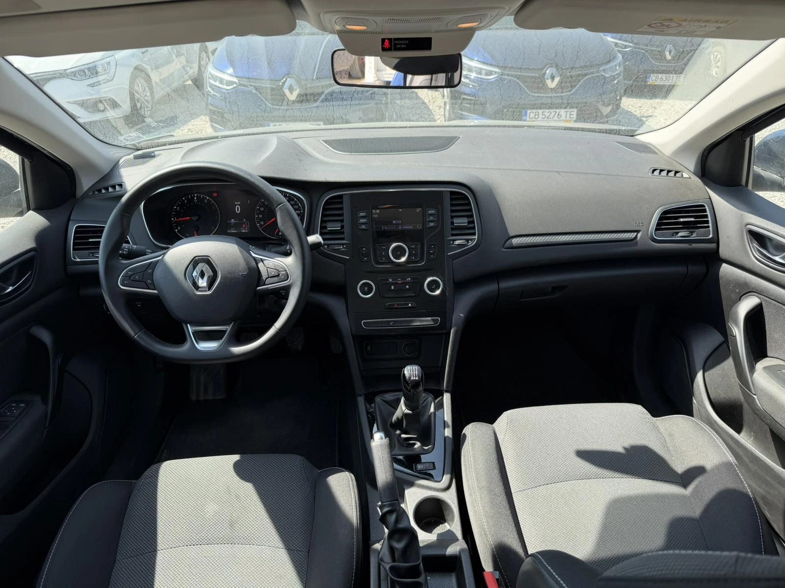 Renault Megane 1.3TCe Sedan 140k.c., снимка 14 - Автомобили и джипове - 54358668
