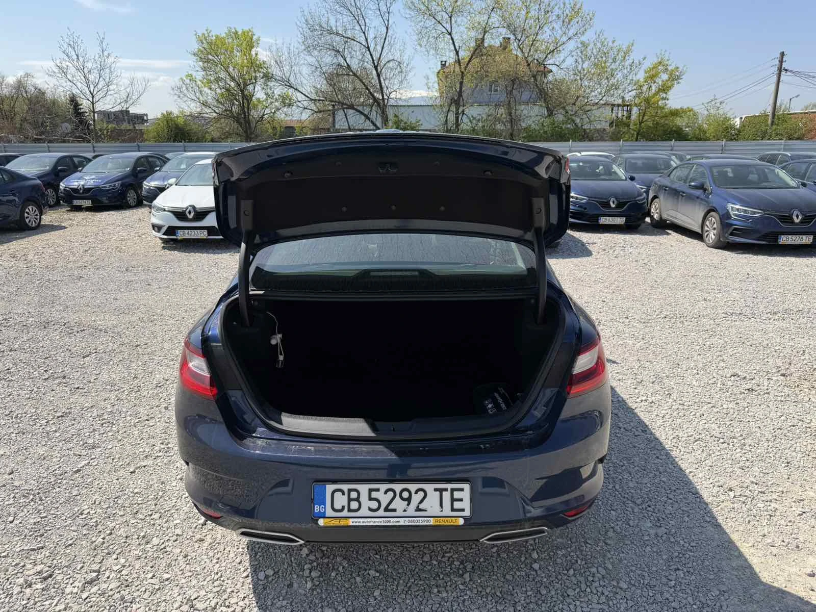 Renault Megane 1.3TCe Sedan 140k.c., снимка 9 - Автомобили и джипове - 54358668