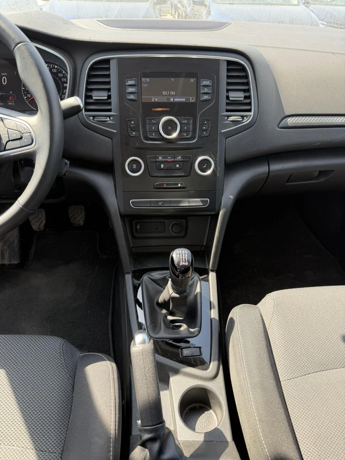 Renault Megane 1.3TCe Sedan 140k.c., снимка 16 - Автомобили и джипове - 54358668