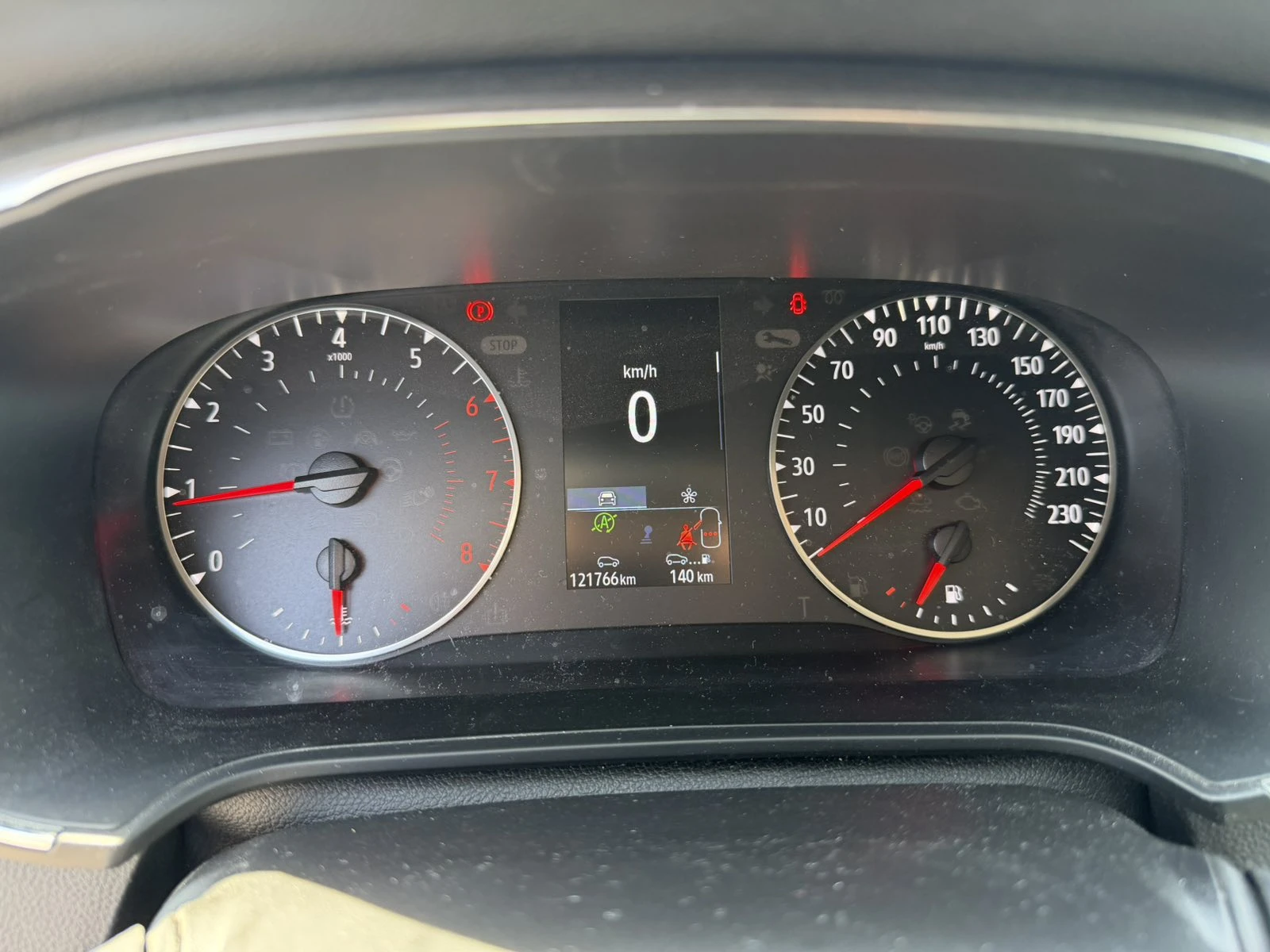 Renault Megane 1.3TCe Sedan 140k.c., снимка 17 - Автомобили и джипове - 54358668