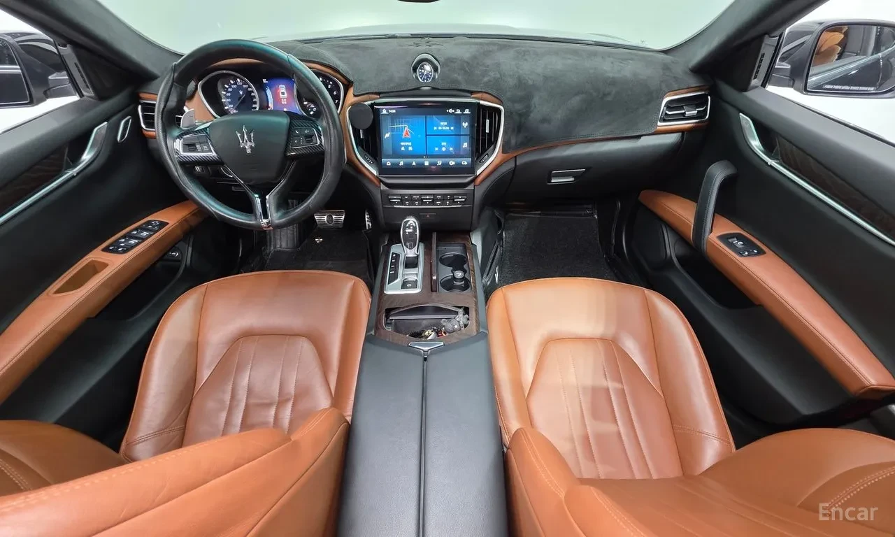 Maserati Ghibli 3.0 V6 / COGNAC INT / PANO / ЩОРИ, снимка 7 - Автомобили и джипове - 54865729