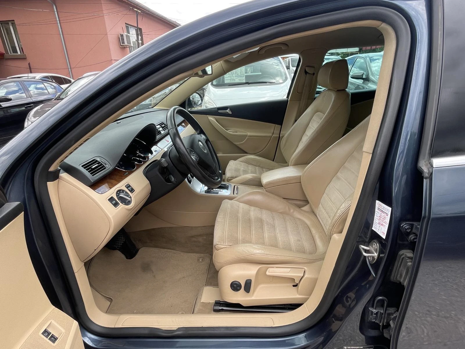 VW Passat 2.0 FSI, снимка 10 - Автомобили и джипове - 54891799