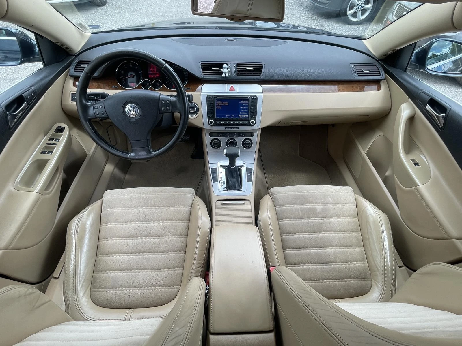 VW Passat 2.0 FSI, снимка 9 - Автомобили и джипове - 54891799