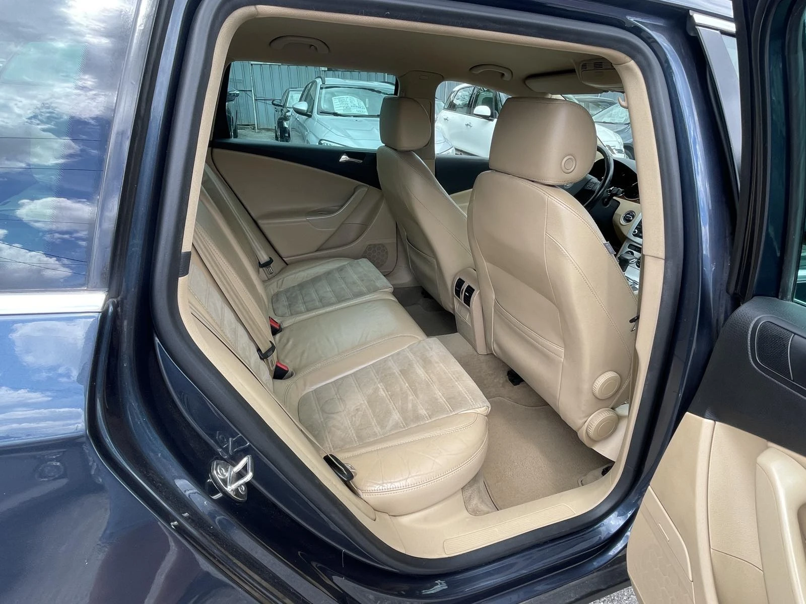 VW Passat 2.0 FSI, снимка 13 - Автомобили и джипове - 54891799