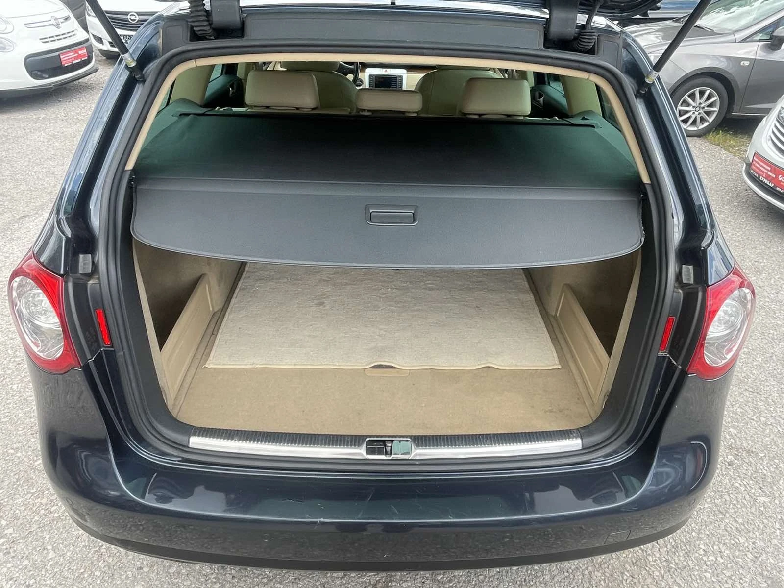 VW Passat 2.0 FSI, снимка 12 - Автомобили и джипове - 54891799