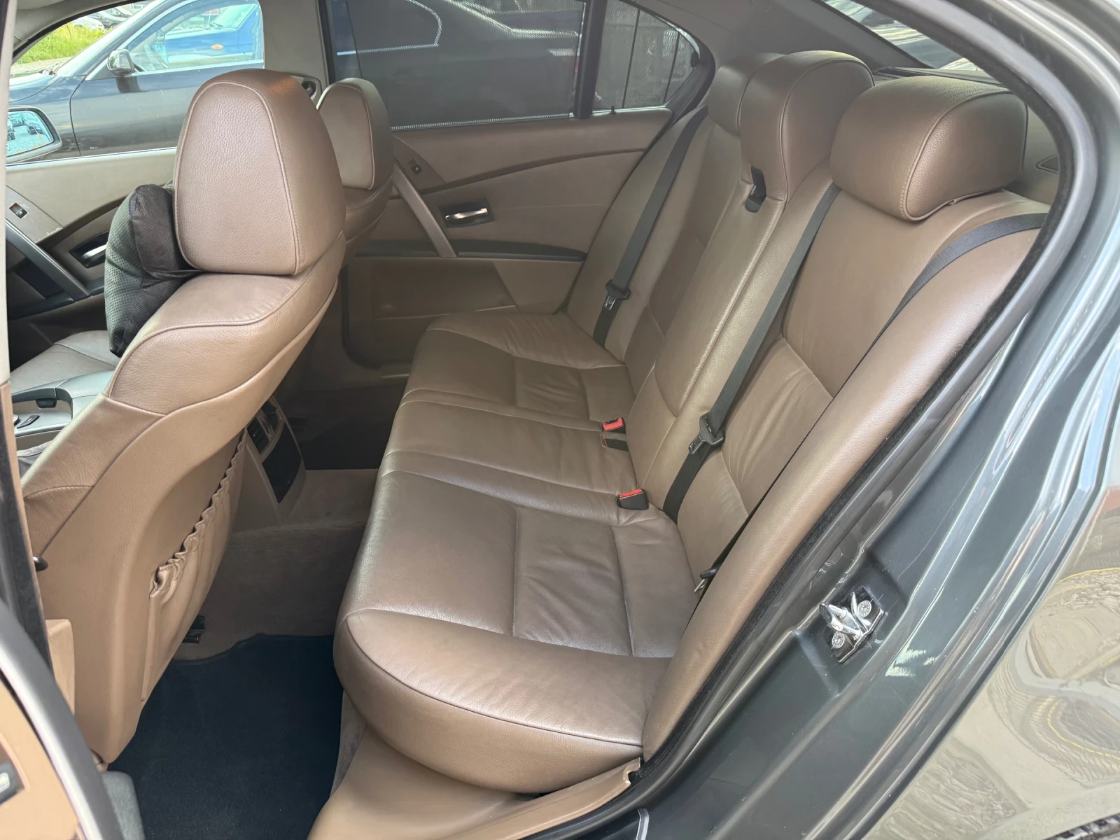 BMW 525 3.0 D FACE-LIFT M-PACK, снимка 11 - Автомобили и джипове - 55226812