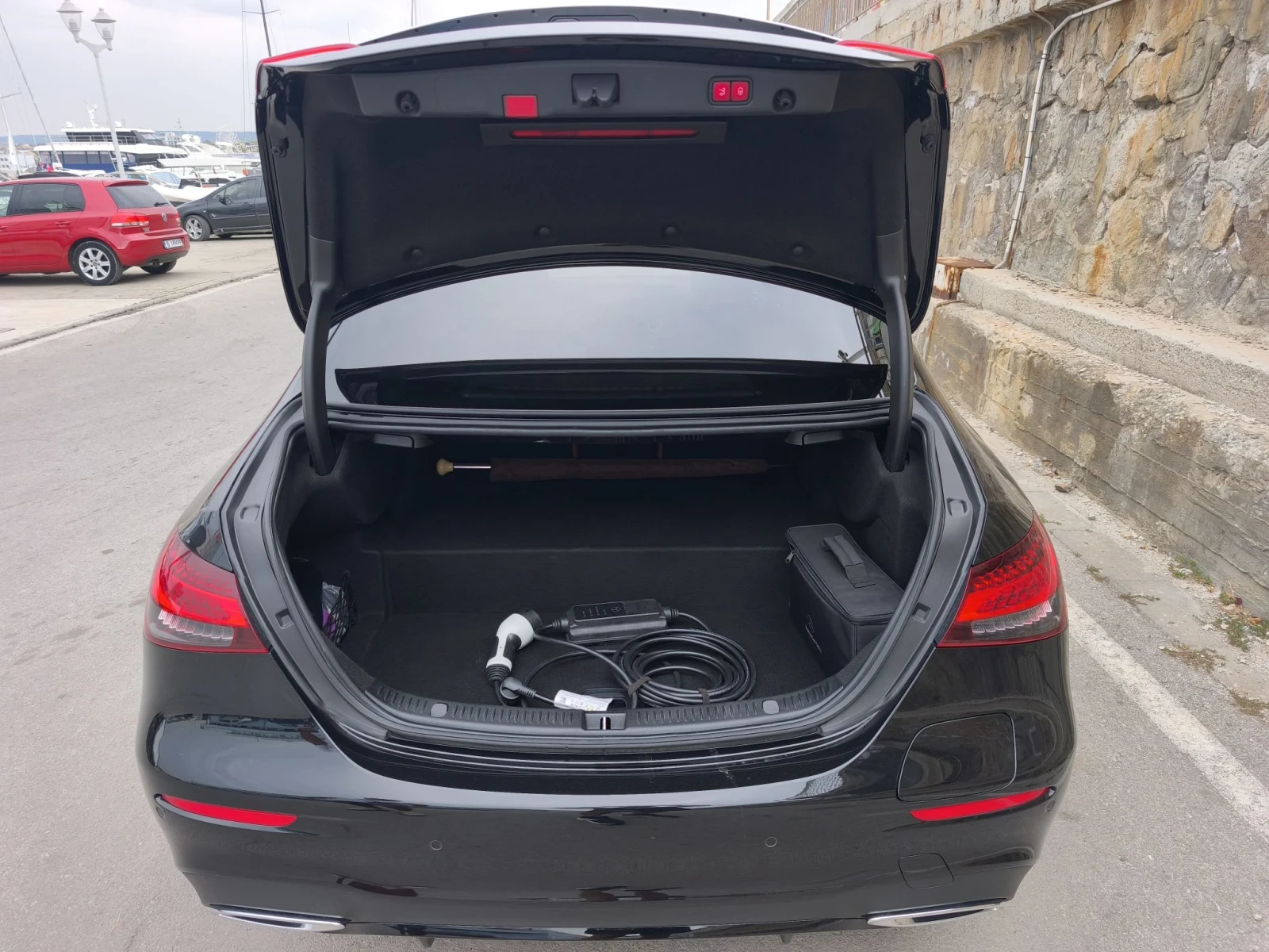 Mercedes-Benz E 300 e AMG 81000км, снимка 16 - Автомобили и джипове - 55835116