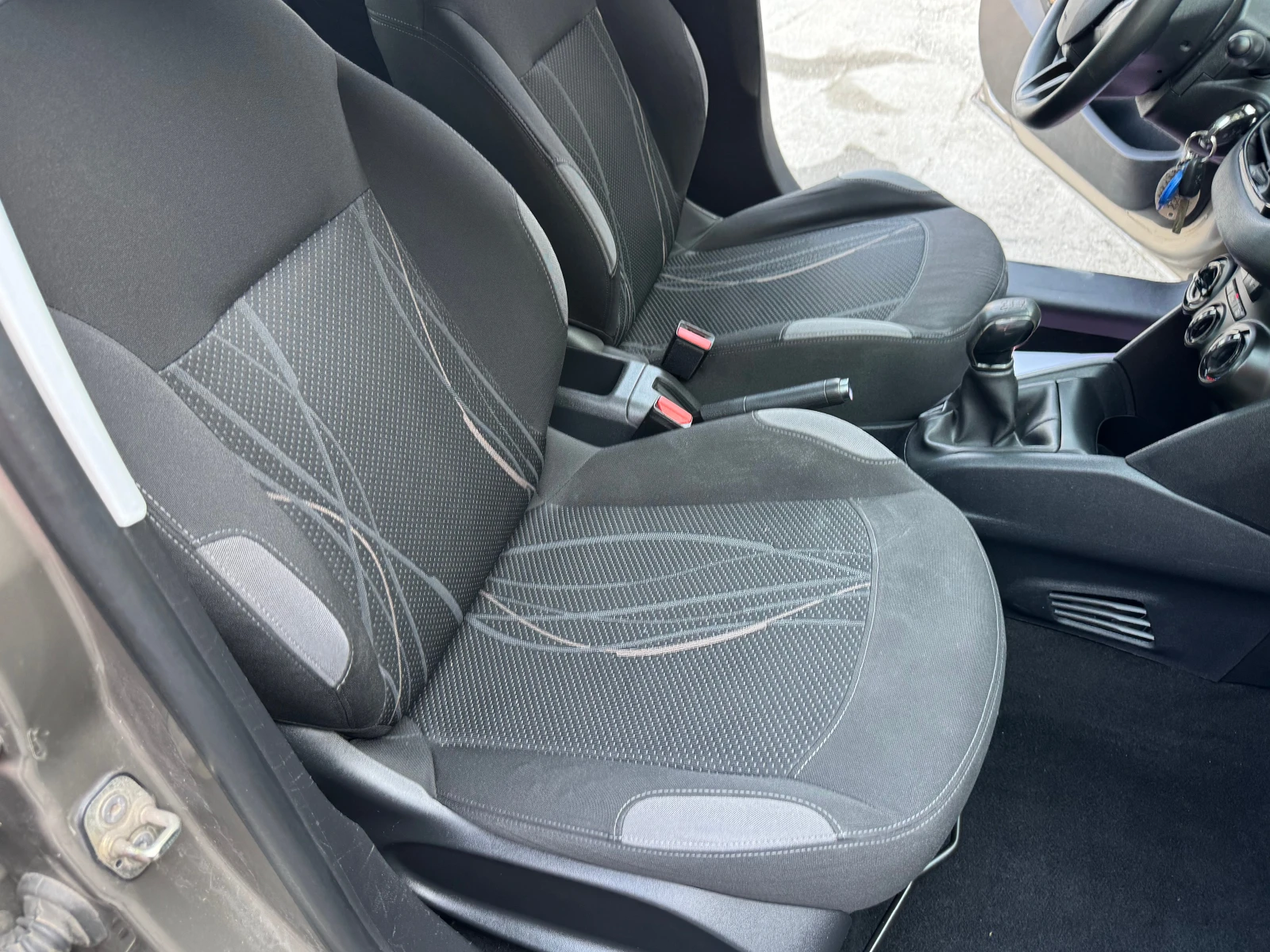 Peugeot 208 1.4 HDI NAVI, снимка 7 - Автомобили и джипове - 55910592
