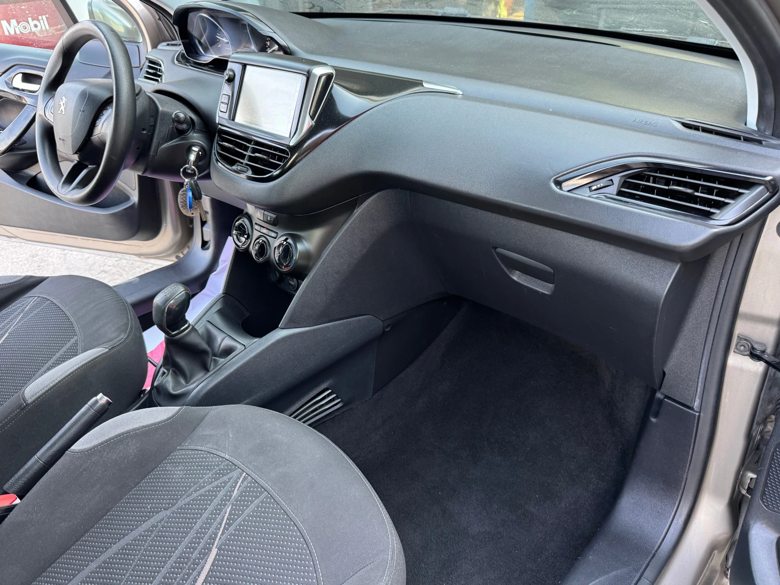 Peugeot 208 1.4 HDI NAVI, снимка 9 - Автомобили и джипове - 55910592