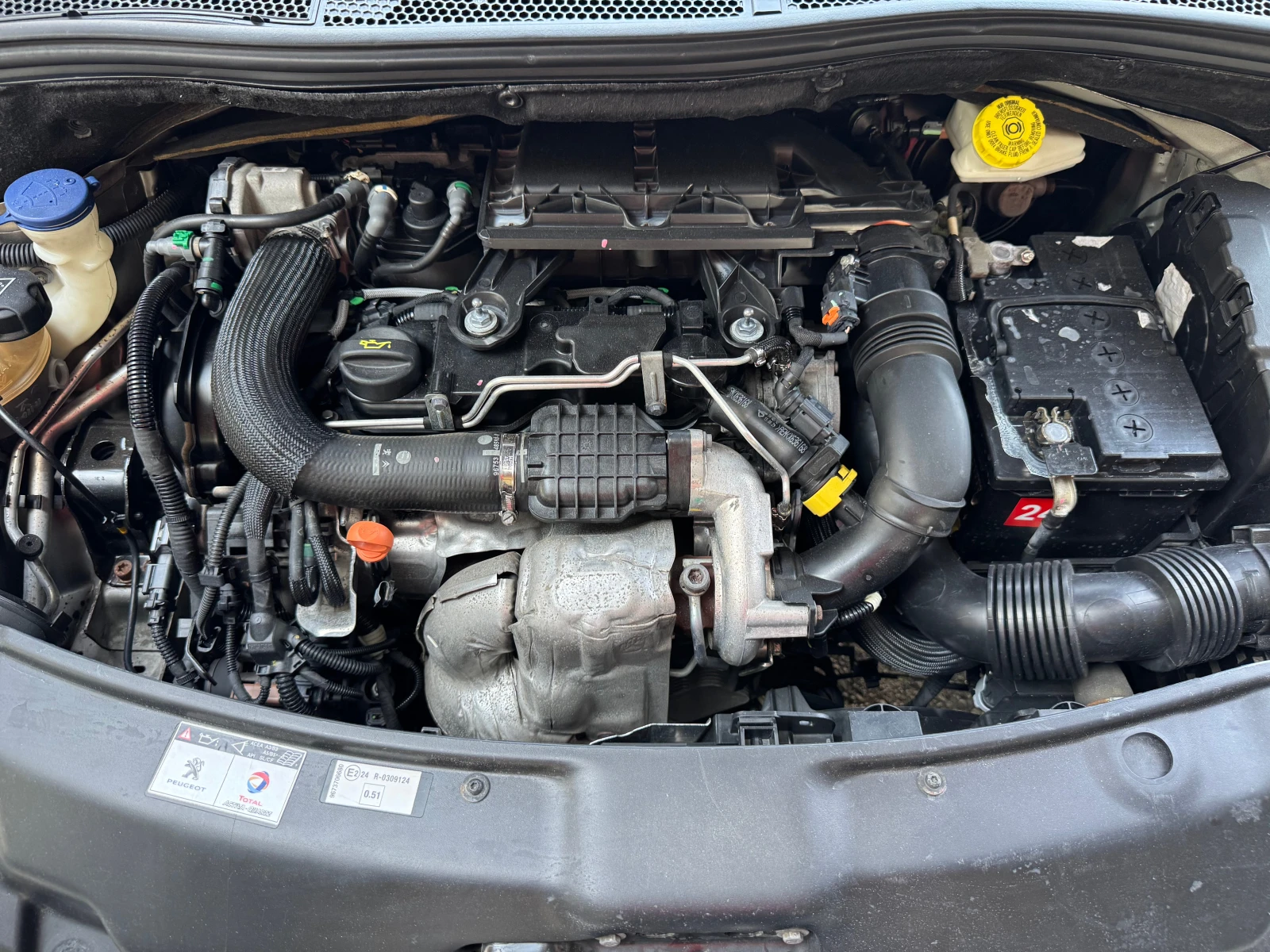 Peugeot 208 1.4 HDI NAVI, снимка 15 - Автомобили и джипове - 55910592
