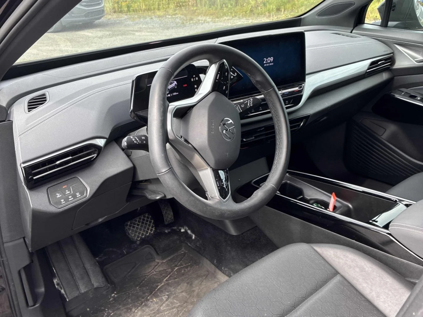 VW ID.4 Pro* 360* Подгрев* Пано* Distr, снимка 6 - Автомобили и джипове - 55945706