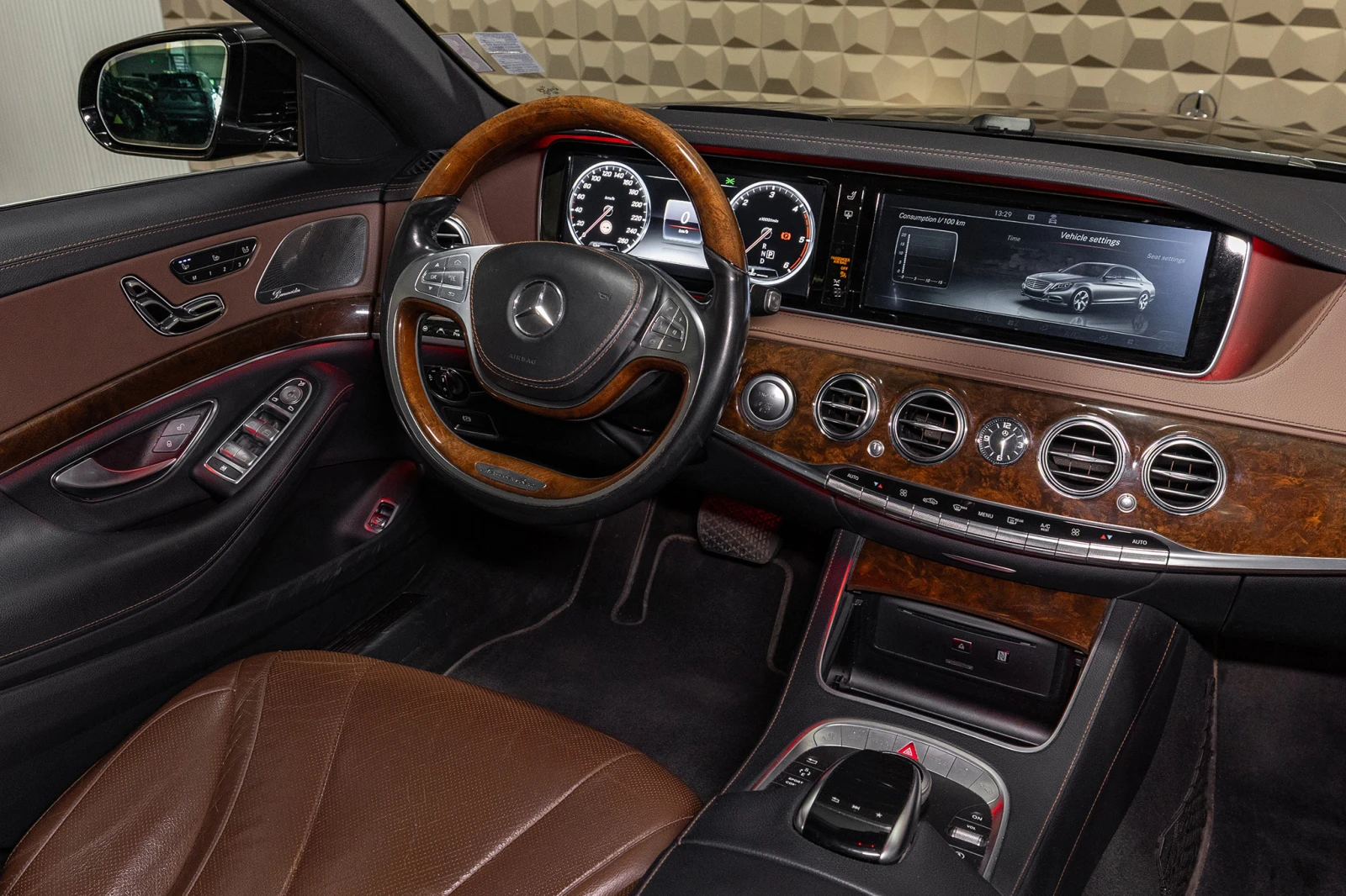 Mercedes-Benz S 350 4Matic| NightV| Distronic| Burmester| 7Cars| Гаран, снимка 11 - Автомобили и джипове - 56020016