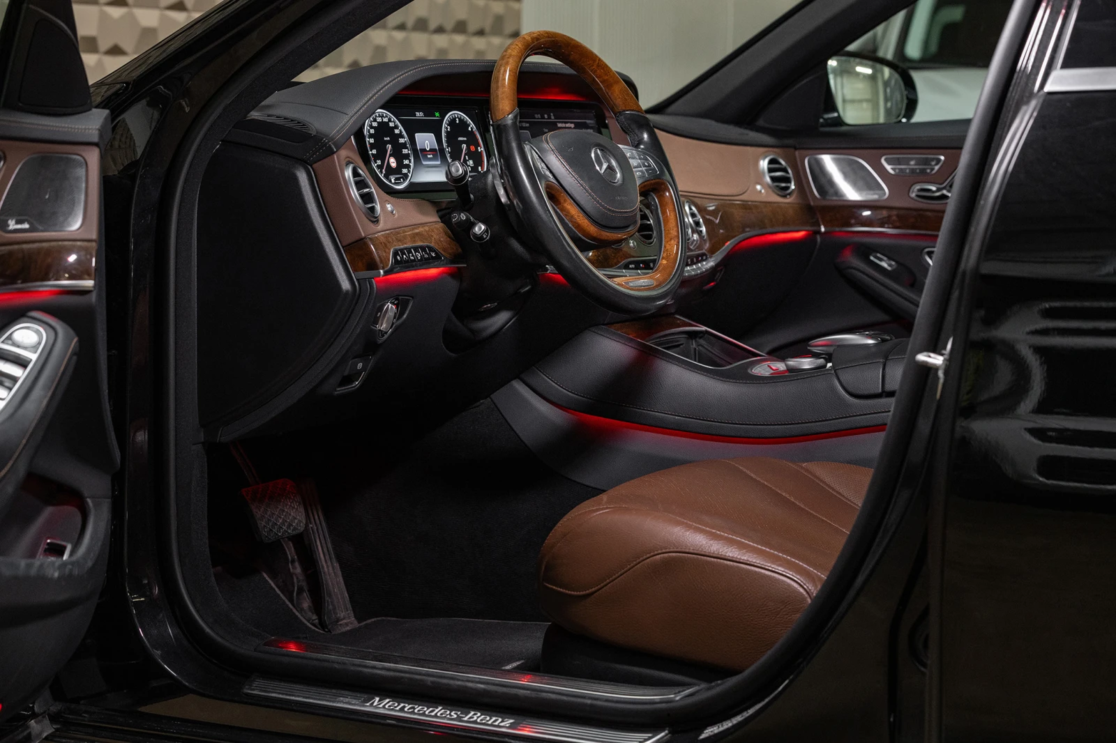Mercedes-Benz S 350 4Matic| NightV| Distronic| Burmester| 7Cars| Гаран, снимка 7 - Автомобили и джипове - 56020016