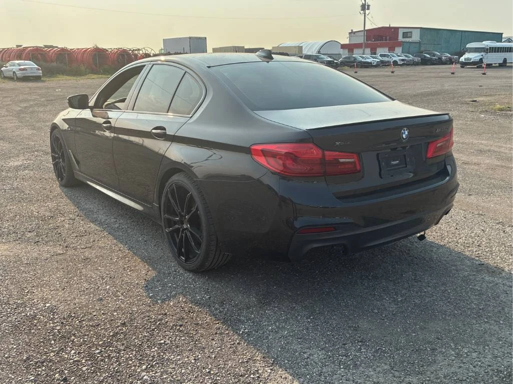 BMW 550  xDrive * ОБДУХВАНЕ * ДИСТРОНИК* 360 КАМЕРИ, снимка 4 - Автомобили и джипове - 56273748