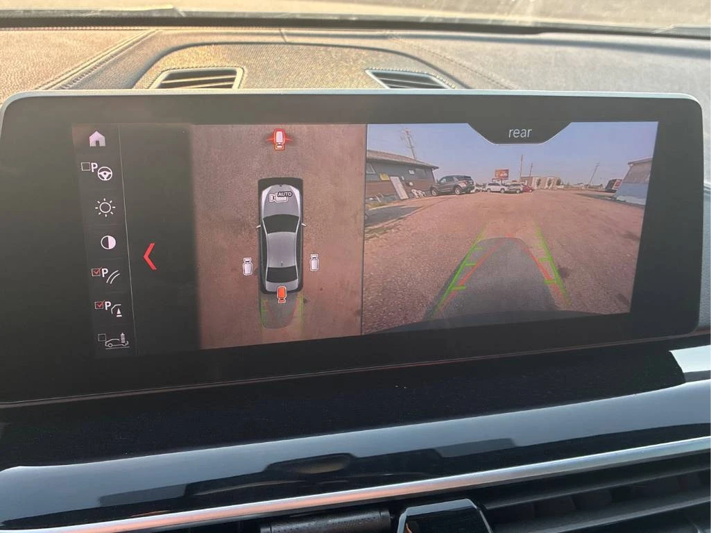 BMW 550  xDrive * ОБДУХВАНЕ * ДИСТРОНИК* 360 КАМЕРИ, снимка 8 - Автомобили и джипове - 56273748